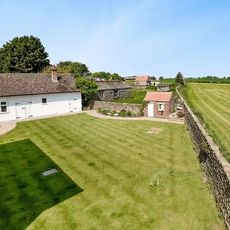 Green End House